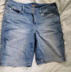 Torrid High Rise Bermuda Short Super Soft Eco Medium Wash Size 20